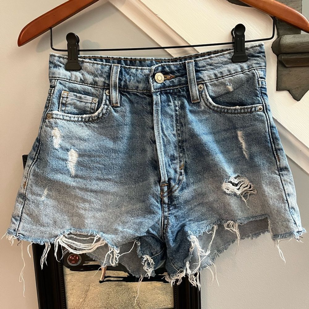 H&M & Denim Distressed High Rise Frayed Hem Jean Vintage Shorts sz 2